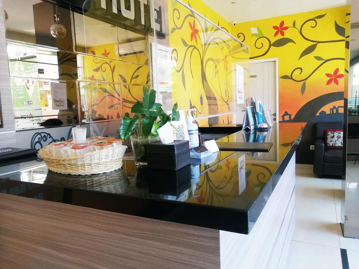 DOM Hotel Jogja Ngaglik Buitenkant foto